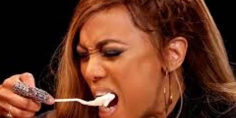 Tyra Banks Vs Hot Wings On Hot...