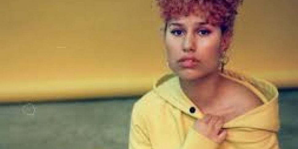 Raye Calls Out A Restaurant Fo...