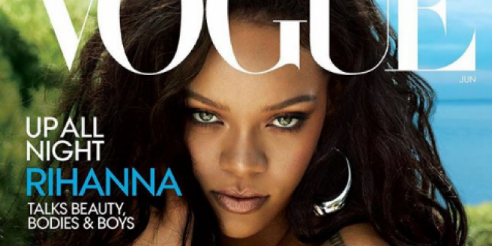 Rihanna Looks So Stunning On V...