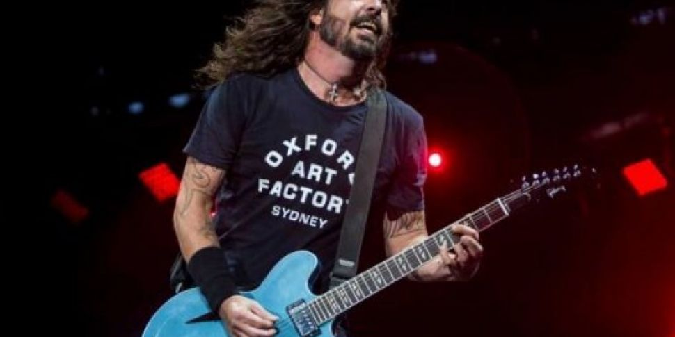 Foo Fighters Invite A Kid To D...