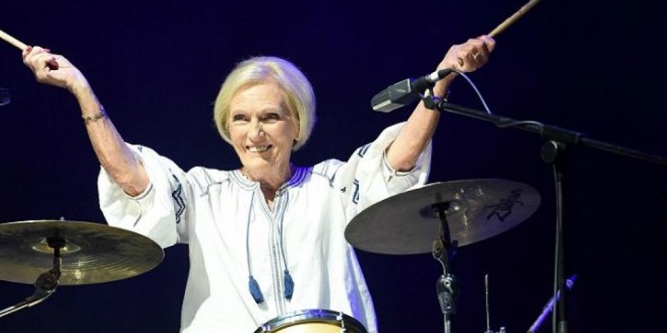 WATCH| Mary Berry Play The Dru...