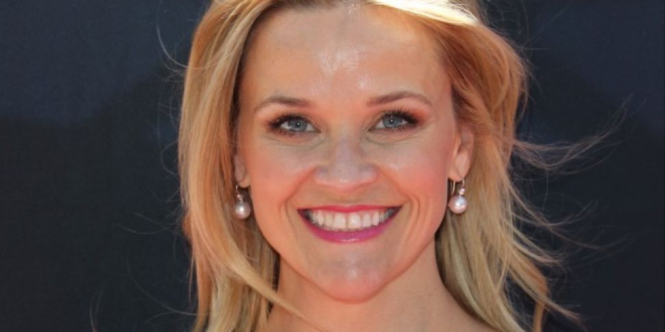 Reese Witherspoon Pelts Meryl...