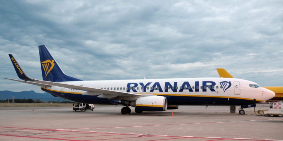 Watch | Man Dodges Ryanair Bag...