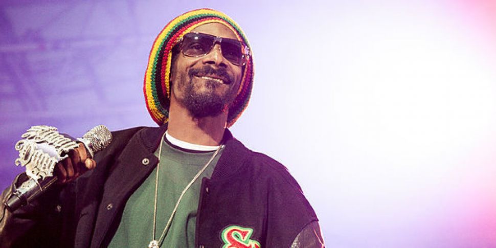 Snoop Dogg Thanks Himself As H...