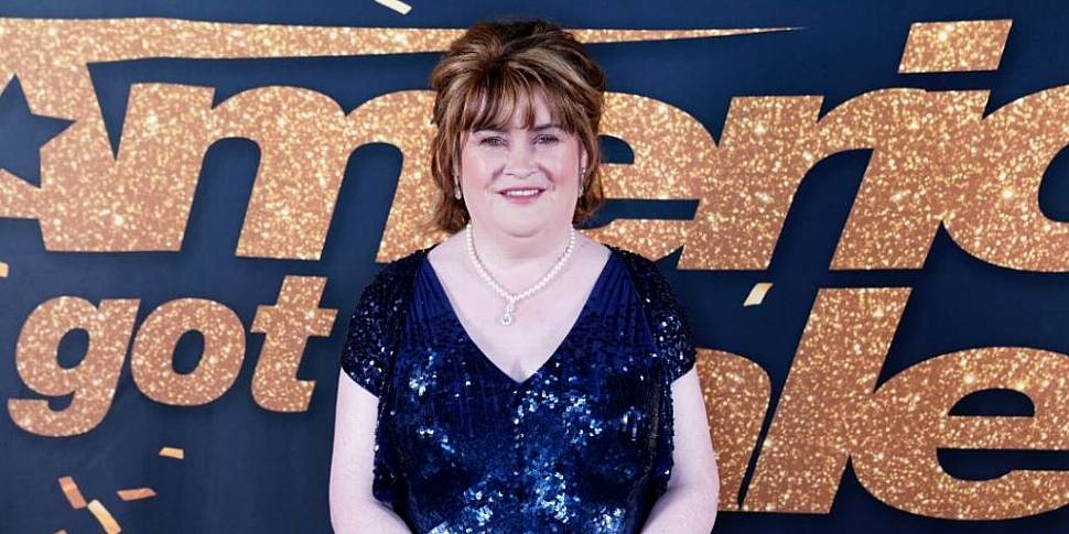 Susan Boyle Gets Golden Buzzer...