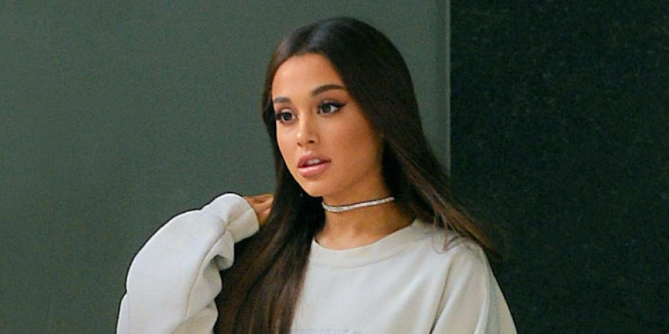 Ariana Grande Reacts To Fans W...