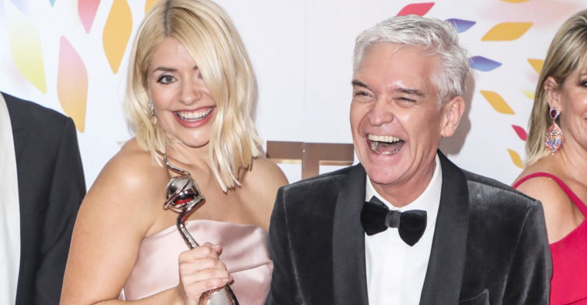 Phillip Schofield Comes Out As Gay In Candid Statement Spinsouthwest 