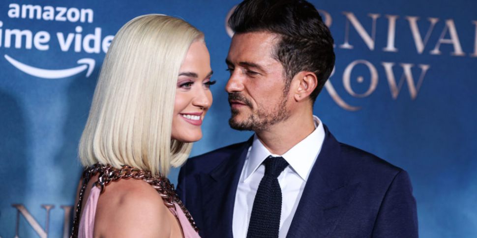 Katy Perry & Orlando Bloom Pos...