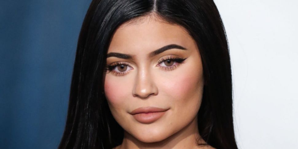 Kylie Jenner Announces Shippin...