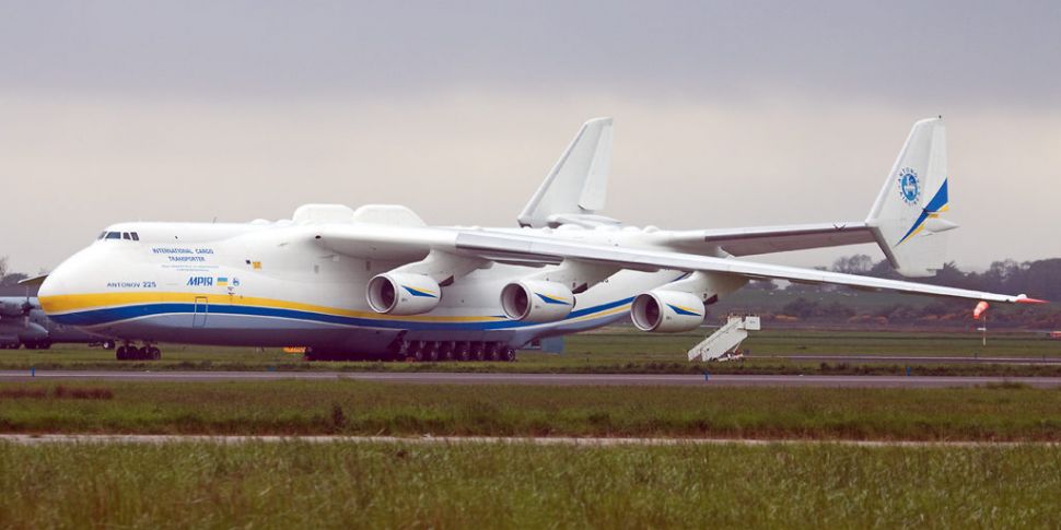 World's Largest Aircraft Landi...