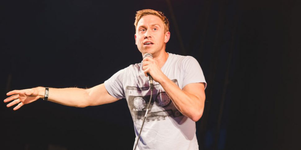 Russell Howard Walks Out Of Gi...