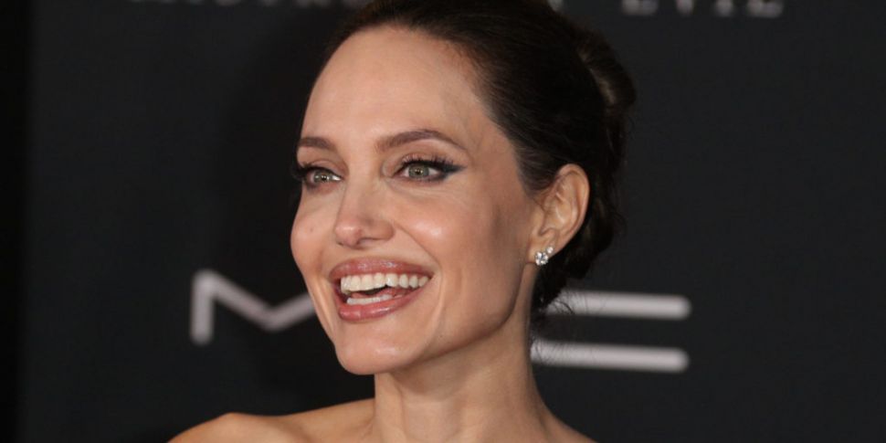 Angelina Jolie Gushes Over Iri...