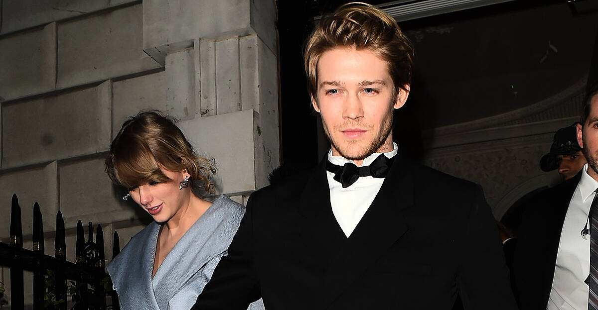 Here's Why Fans Are Convinced Taylor Swift Is Either Engaged Or Married ...