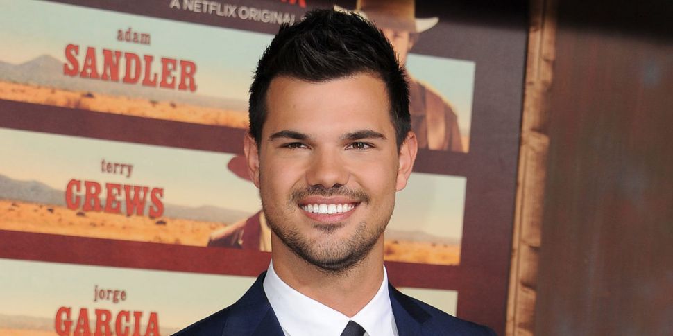 LOOK: Taylor Lautner Engaged T...