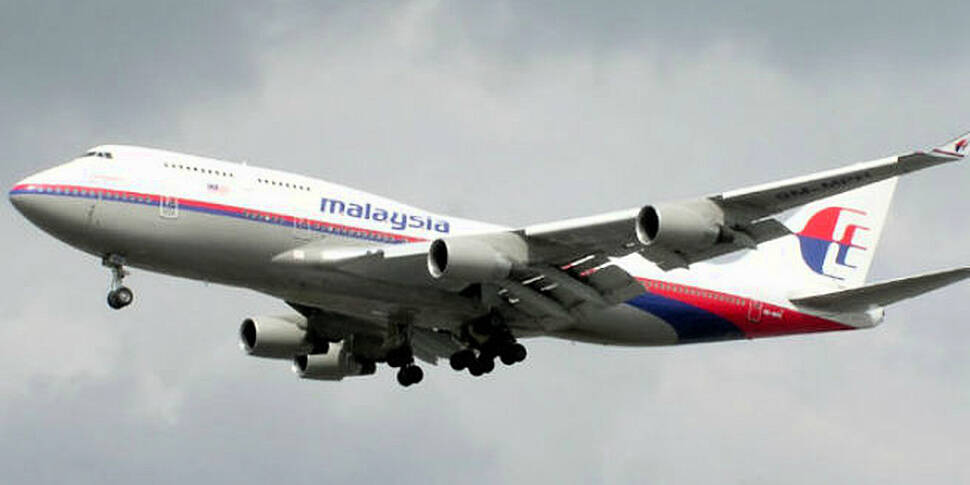 MH370 search: plane debris fou...
