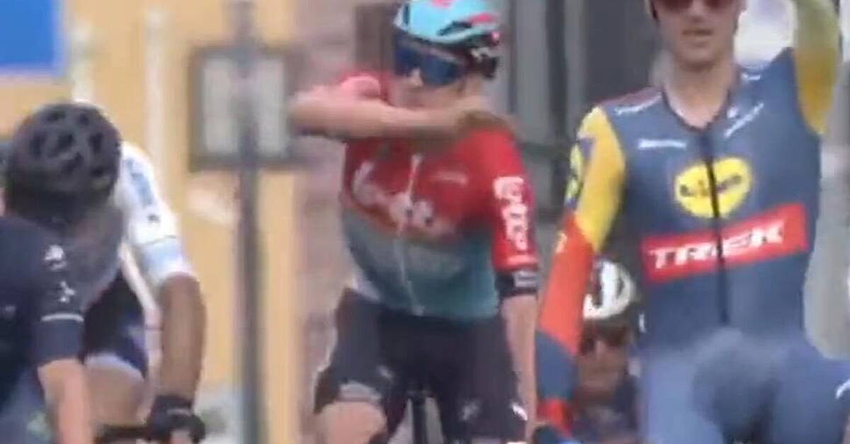 Lotto Dsty Rider Lotto-Dstny's Van Gils 'sorry' for hitting Conti rider in Japan | Video ...