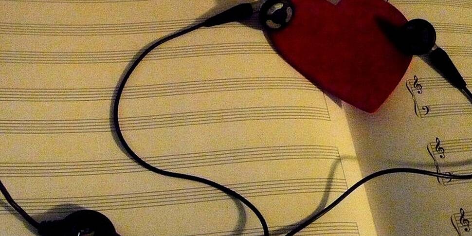 The 1 Minute Love Song with Fe...