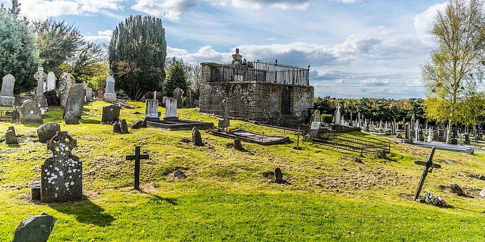 what-s-the-difference-between-a-graveyard-and-a-cemetery