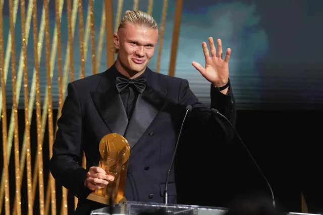 Manchester City’s Erling Haaland received the Gerd Müller trophy