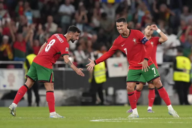 Bruno Fernandes celebrates with Cristiano Ronaldo