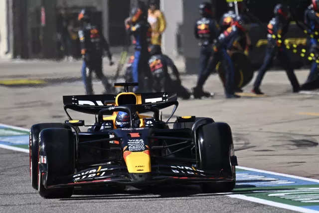 Max Verstappen has a tight battle with Norris