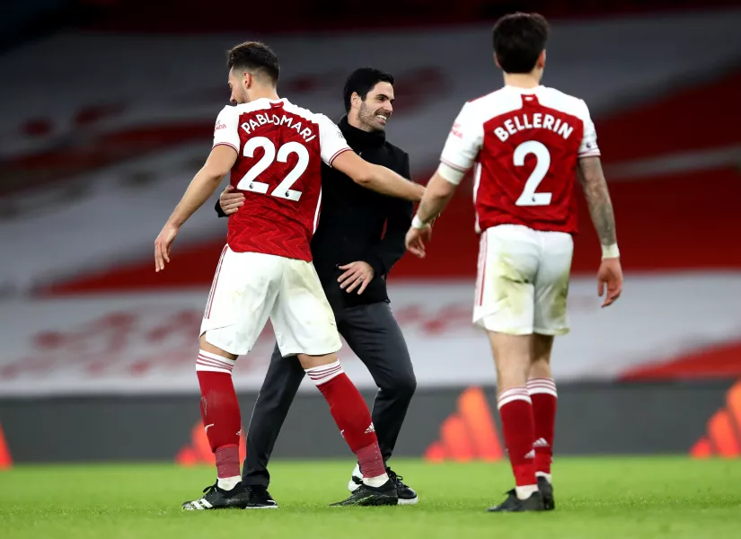 Mikel Arteta congratulates his players