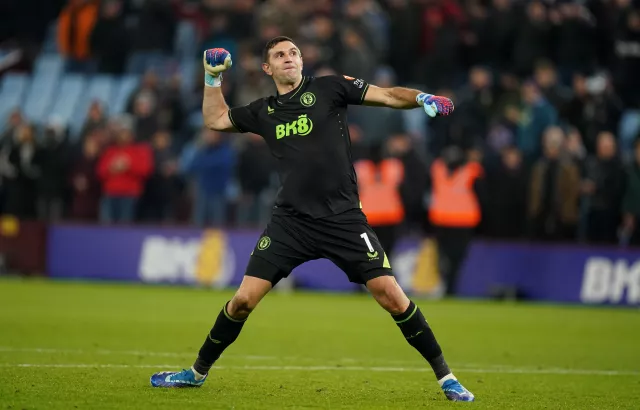 Emiliano Martinez celebrates Aston Villa's victory 