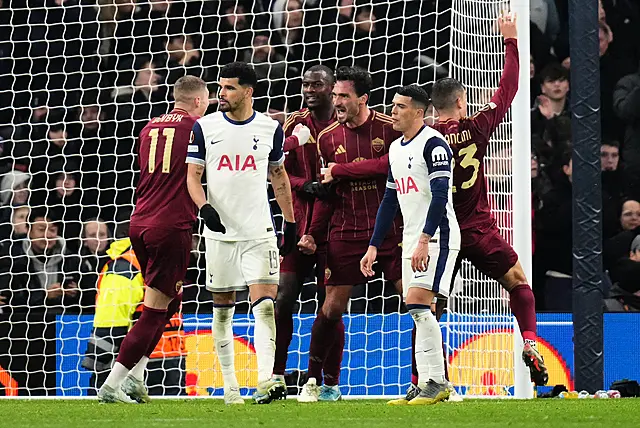 Roma celebrate Mats Hummels equaliser 