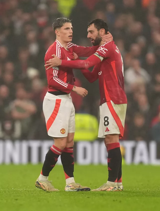 Alejandro Garnacho and Bruno Fernandes embrace after a goal