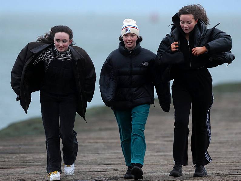 Storm Bella: Met Éireann issues fresh weather warning as winds howl on