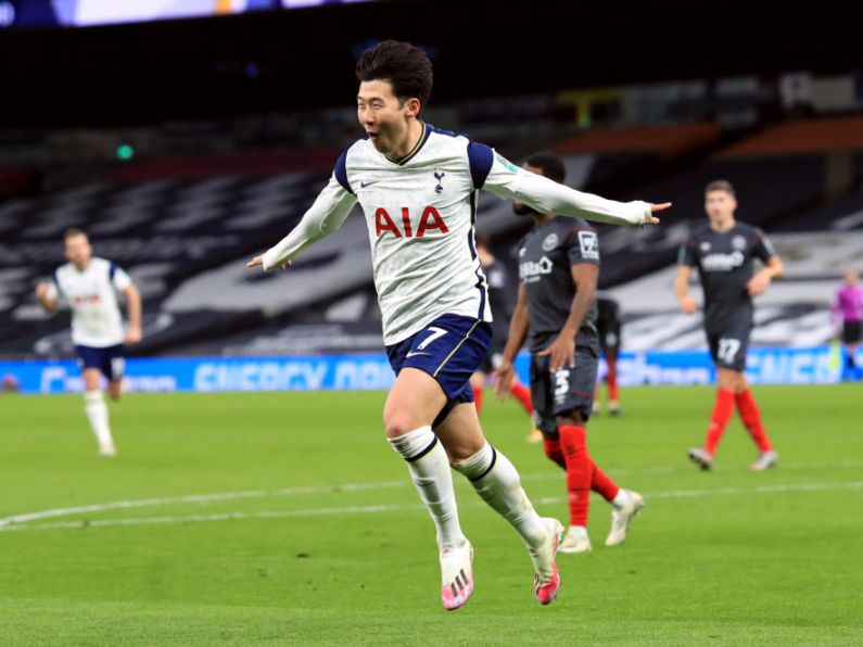 Tottenham defeat 10-man Brentford to reach Carabao Cup final