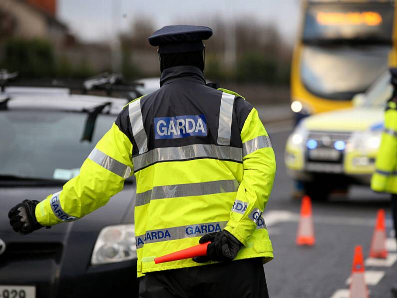 Almost 1,000 fines issued by gardaí for breaches of Level 5 travel limits