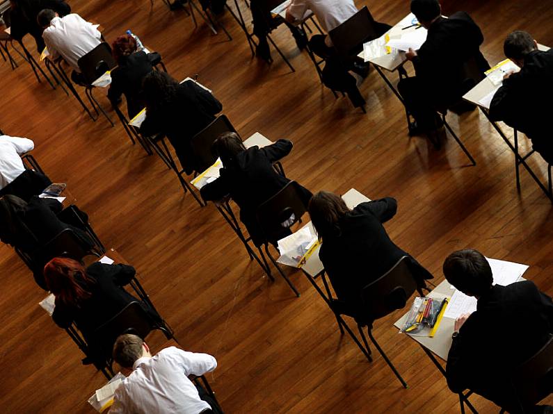 Most Leaving Cert students to choose mix of calculated grades and exams, survey finds