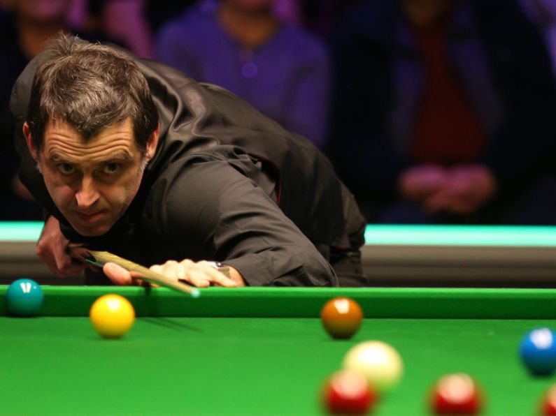 Ronnie O’Sullivan survives final-frame decider to make progress in Milton Keynes