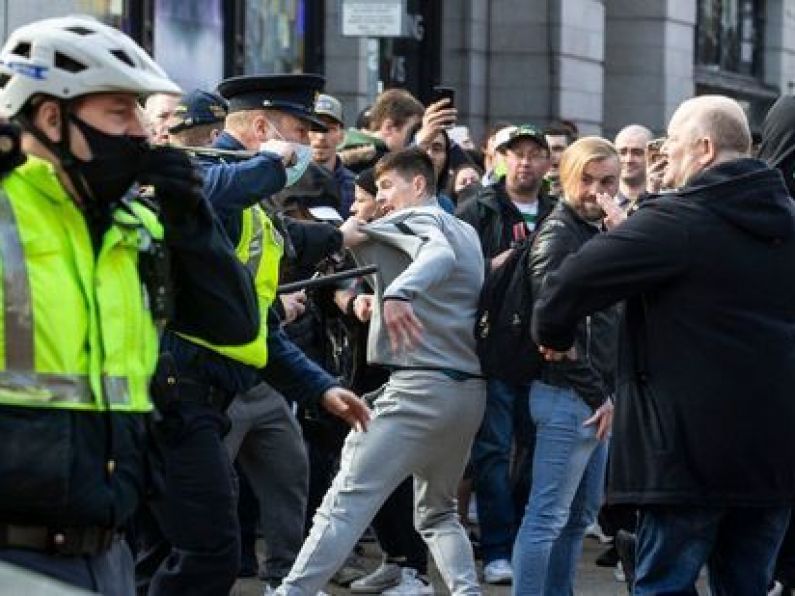 Three gardaí injured, 23 people arrested at anti-lockdown protest