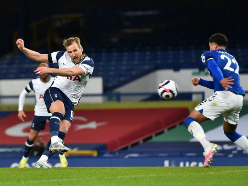 Harry Kane scores twice in Spurs draw at Everton before limping off injured