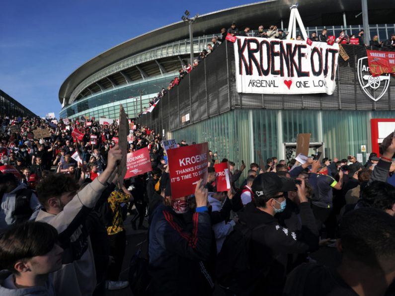 Thousands of Arsenal fans protest club's owners in stadium march