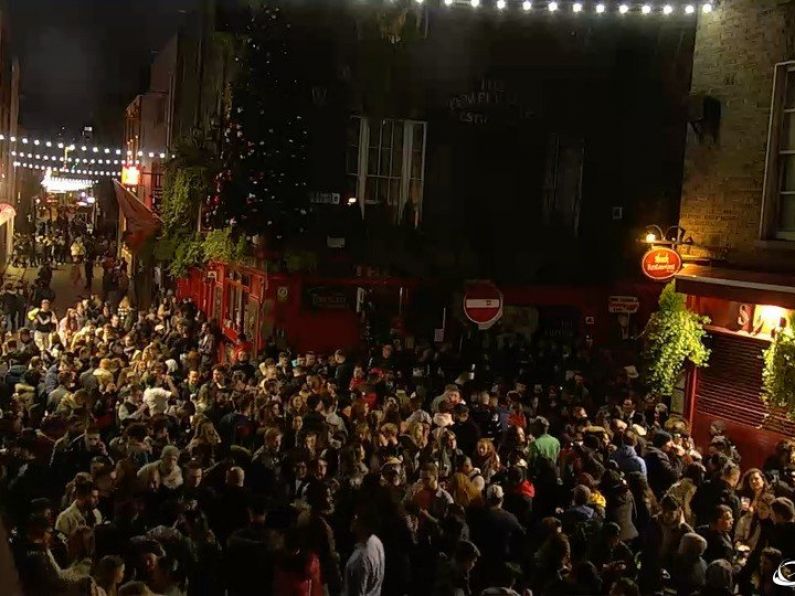 Gardaí make arrests after street gathering in Temple Bar