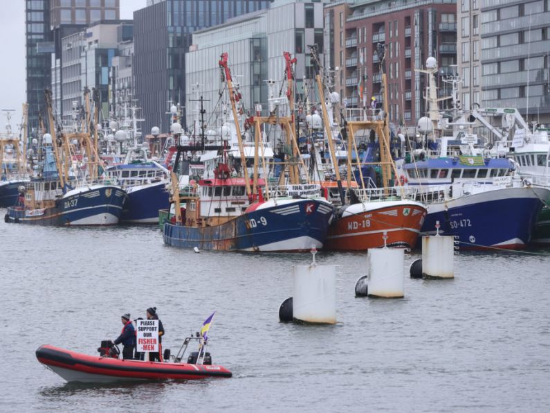 Flotilla of fishermen stage protest in Dublin over cuts to Irish fishing quotas