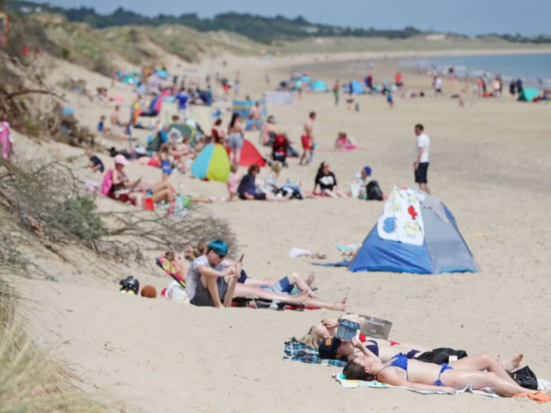 Traffic chaos at Wicklow beach prompts gardaí to make temporary car park