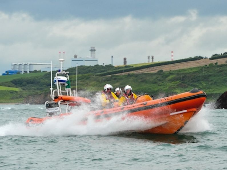 Lifeboat helps stricken fishing vessel in Co Cork