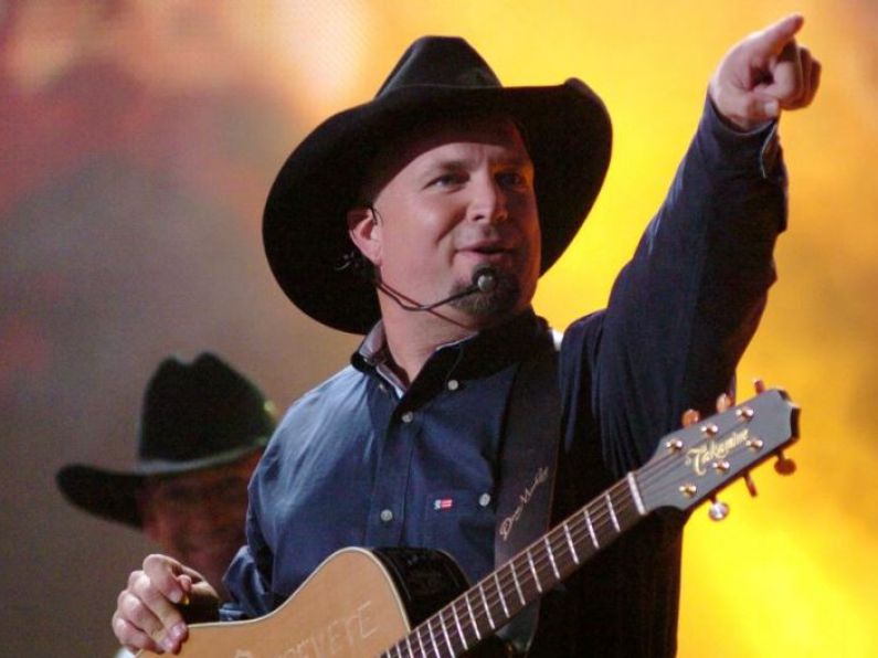 QUIZ: How well do you know these Garth Brooks Lyrics? | WLRFM.com