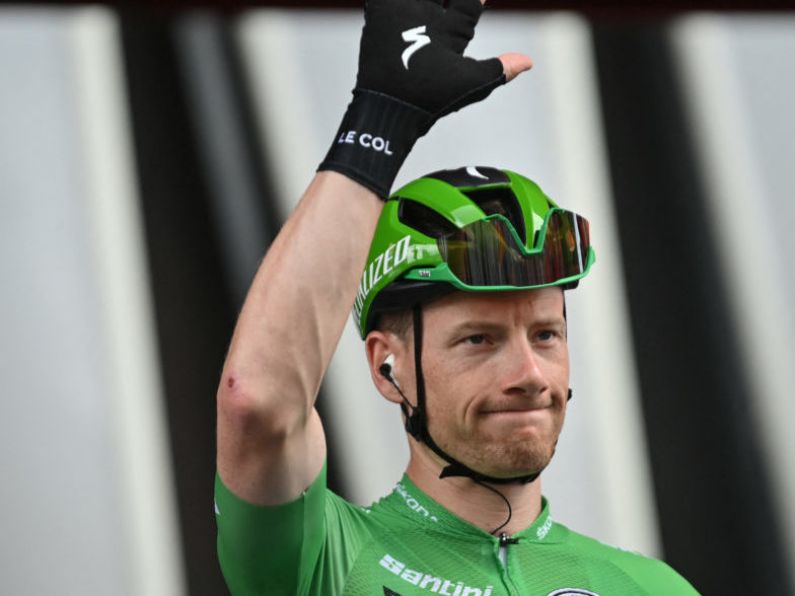 La Vuelta: Sam Bennett keeps green jersey as Roglic struggles in rain