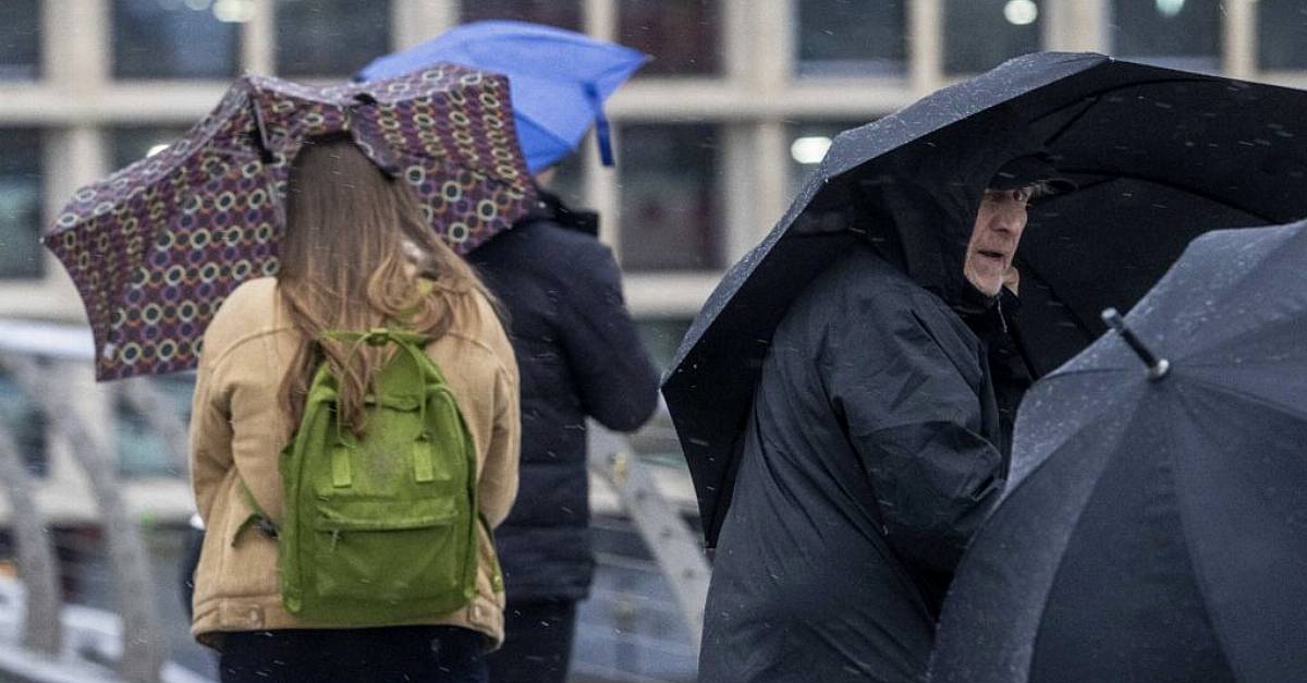 A Yellow weather warning for rain has been issued for Waterford by Met Eireann which begins tomorrow (Sunday).