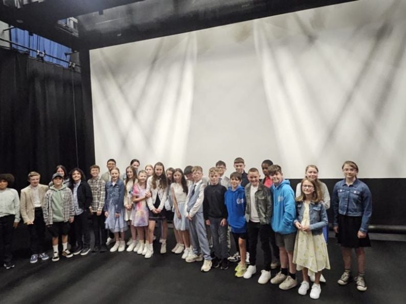 Gaelscoil Philib Barún pupils say goodbye to Rang 6 with silver screen debut