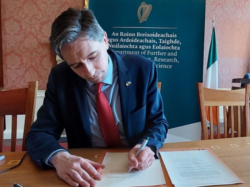 Minister Simon Harris officially signs order to establish South East Technological University