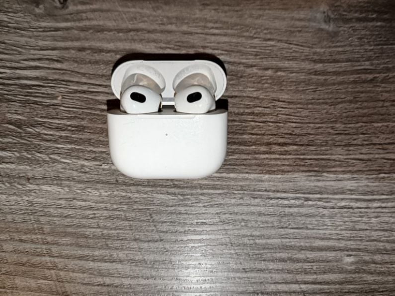 Found: a pair of Apple airpods