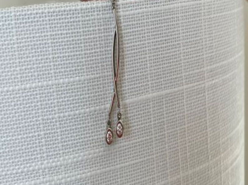 Lost: a white gold earring