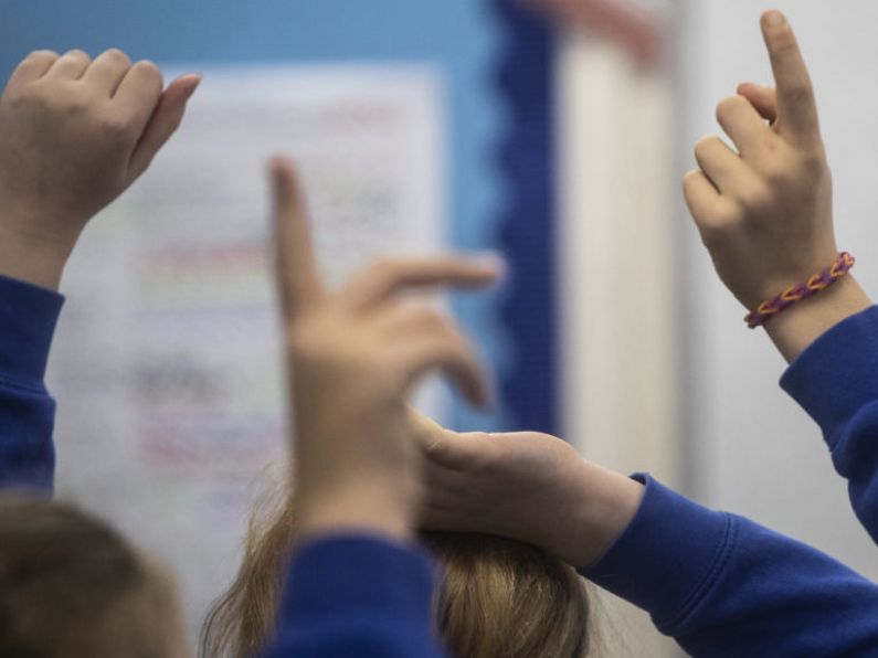 Government aiming to begin vaccination of primary school children before Christmas