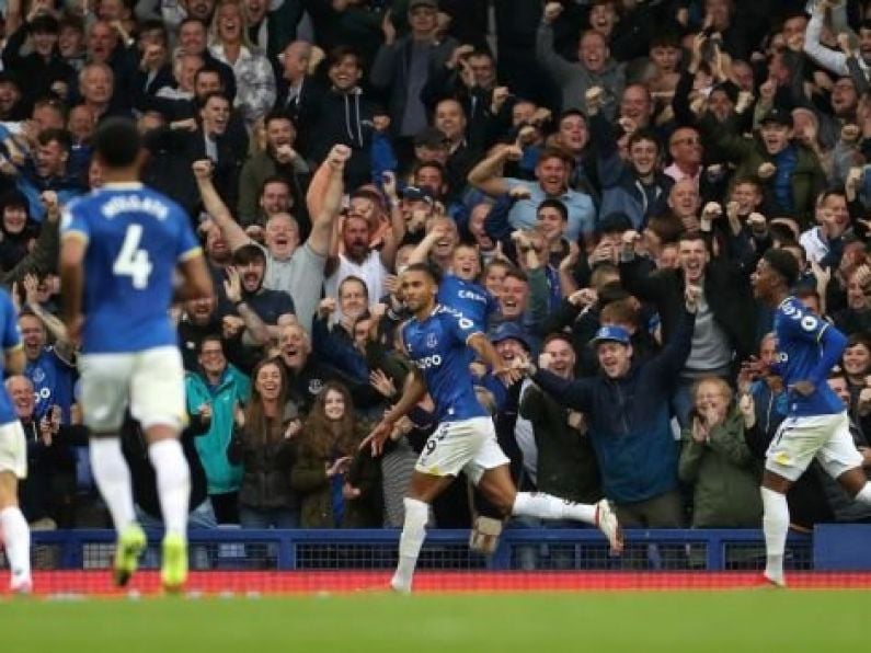 Everton come from behind to beat Saints in first game under Benitez